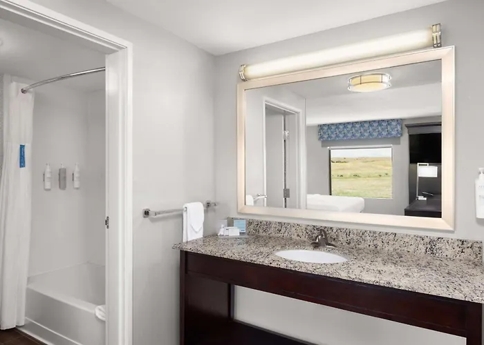 Hampton & Hotel 3*