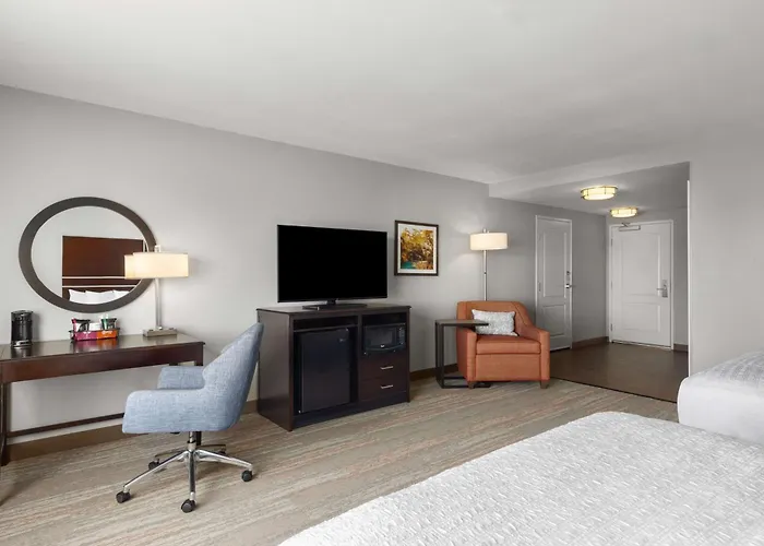 Hampton & Hotel Douglas