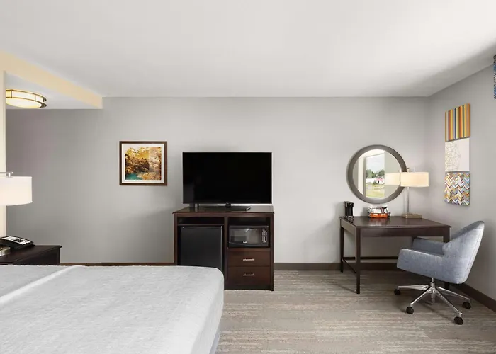 Hampton & Hotel Douglas