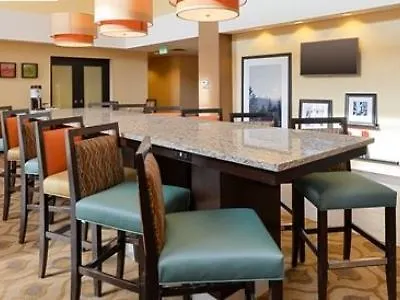 Hotel Hampton & Douglas